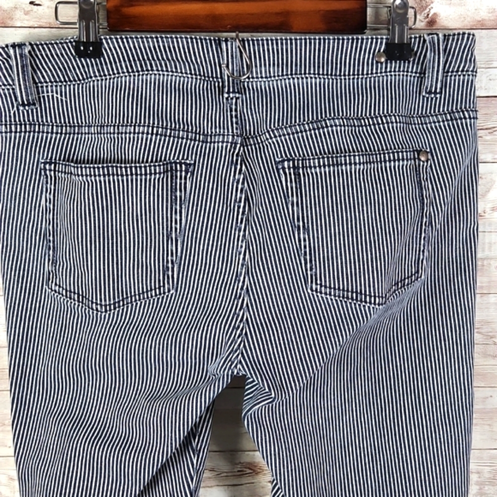 CAbi, women's blue/white stripe jeans, back pockets, great condition, Sz… - Picture 13 of 14
